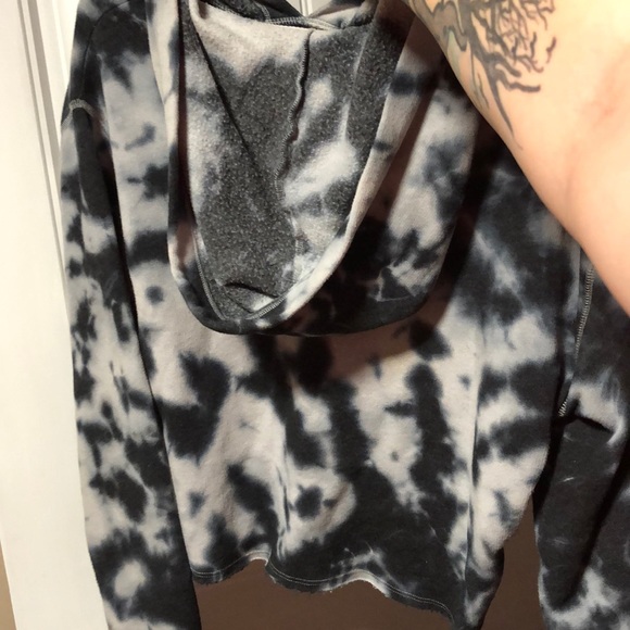 🚨🚨PINK crop hoodie🚨🚨 - Picture 3 of 4